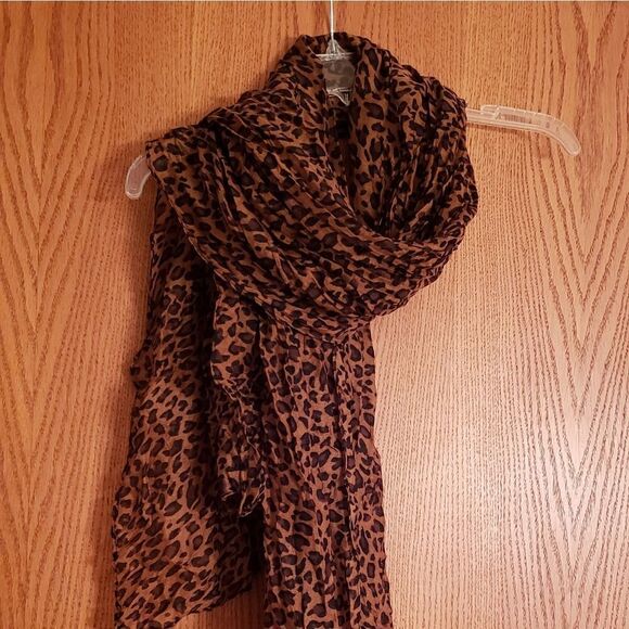 Pretty Brown Black Leopard Print Scarf - Picture 3 of 3